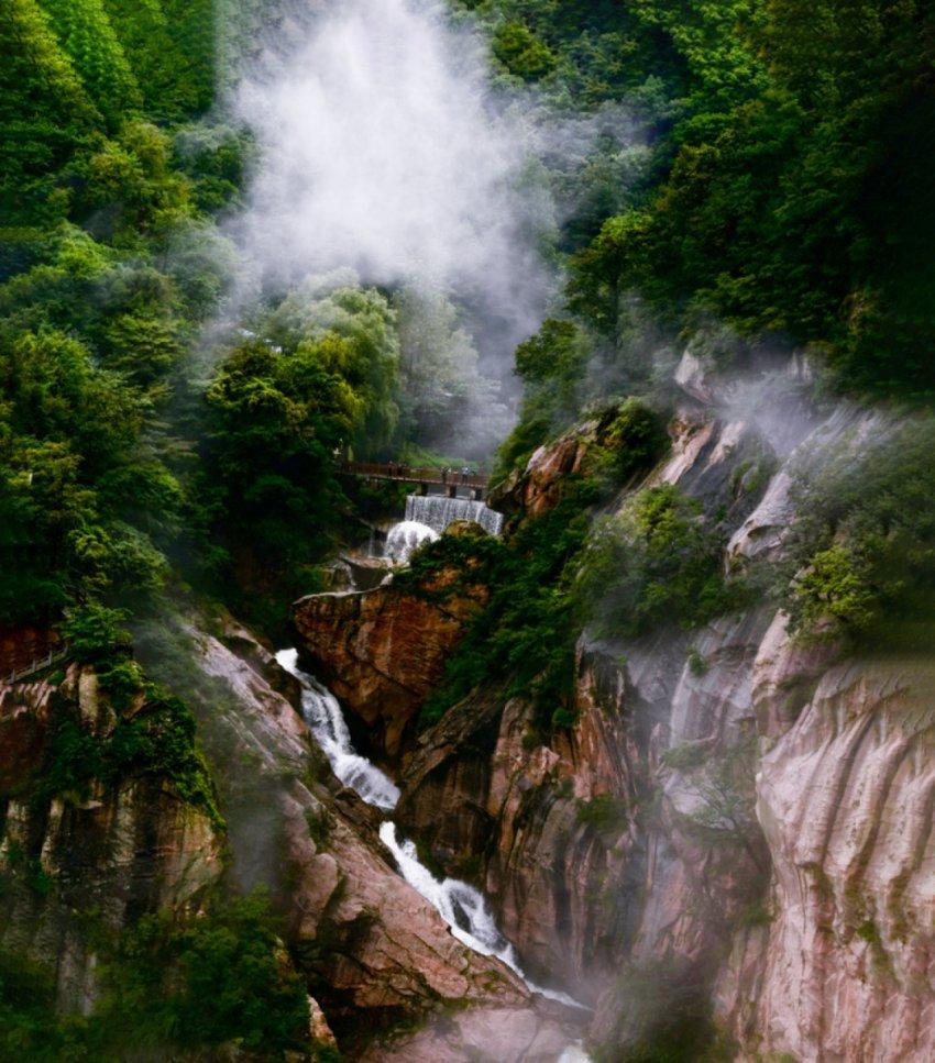 芳草平沙，斜阳远树